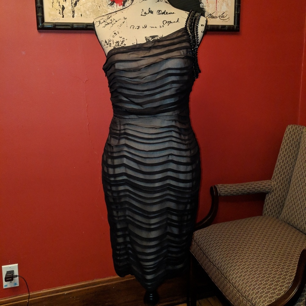 Beautiful bebe silk ruched one shoulder dress 👗👠